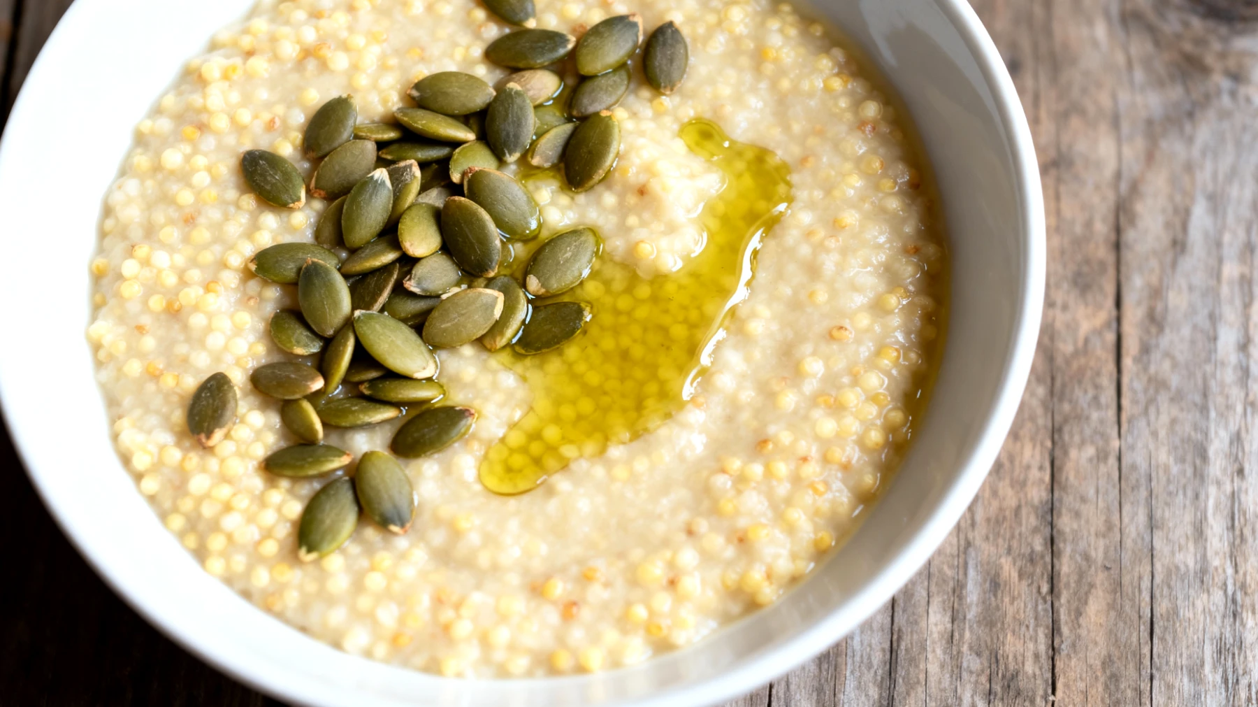 Crema di miglio con semi di zucca e olio di canapa"