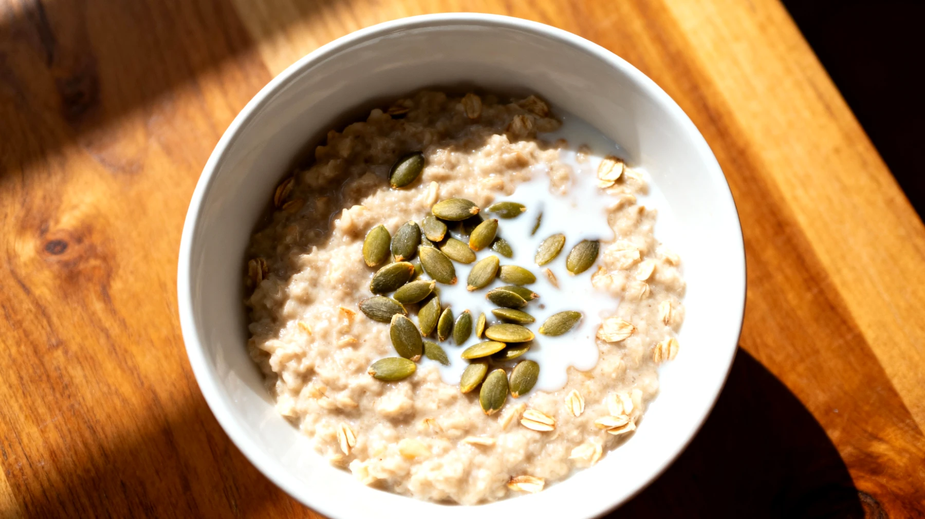 Porridge di avena con semi di zucca e kefir"